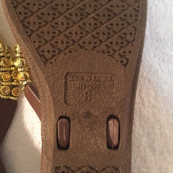 NWOT. Grandco Sandals - Picture 5 of 5